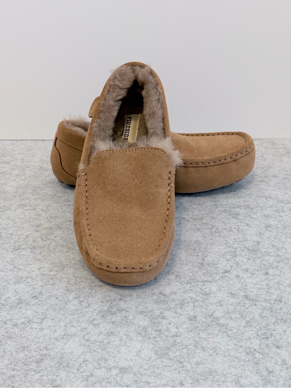 NWOT Fireside By Dearfoams Women Mel Genuine Shearling Moccasin Slipper - Size 7